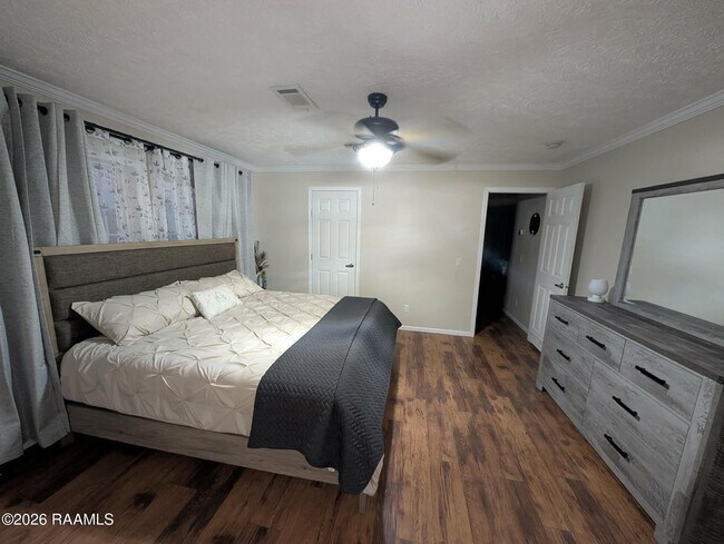 Building Photo - 206 Windcreek Ln