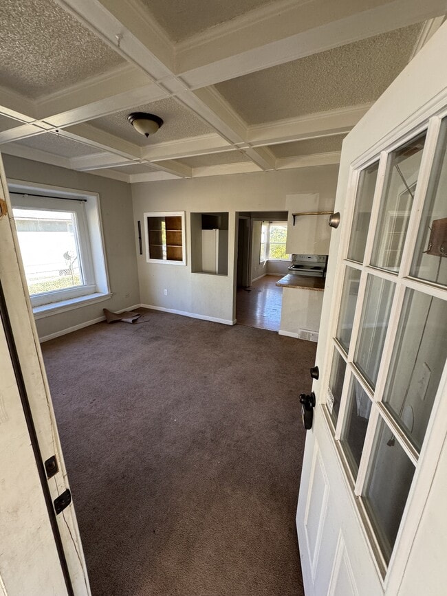 Building Photo - 716 7th Ave S