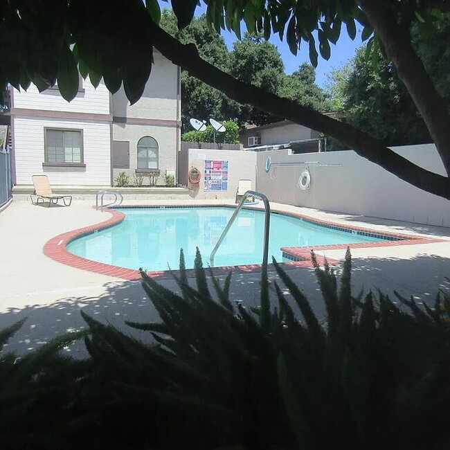 Building Photo - "Charming 1-Bedroom Retreat with Spacious 900 Sq Ft Living in Glendora!"