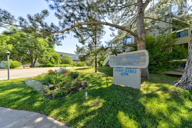 Building Photo - 2 Bedroom Condo in Great Location with Poo...