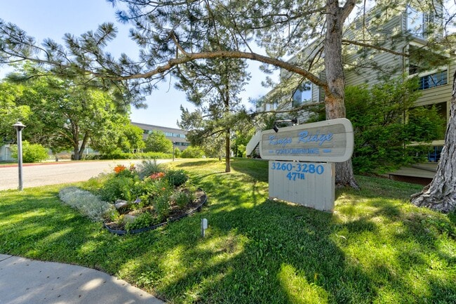 Building Photo - PRICE DROP!!!!! 2 Bedroom Condo in Great Location with Pool and Underground Parking!!