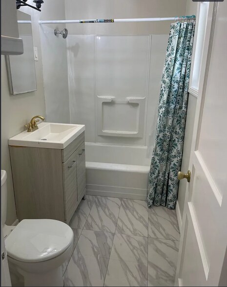 Building Photo - 555 S Indian Hill Blvd