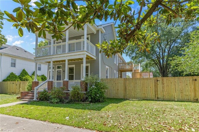 Building Photo - 1611 McDaniel St