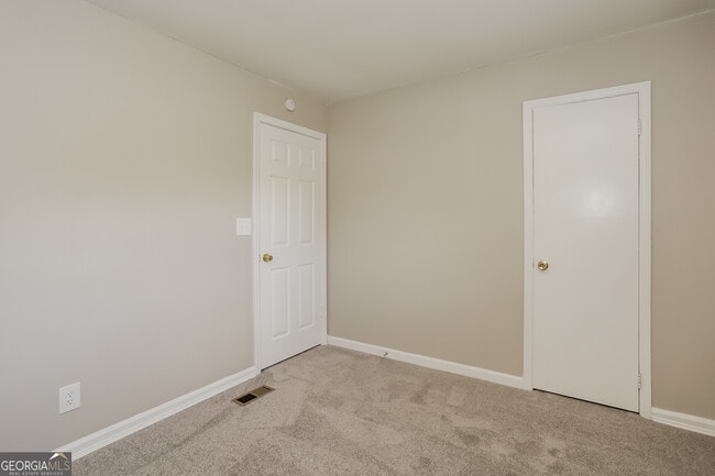 Building Photo - 15 Pine Valley Dr