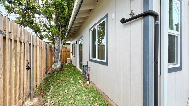 Building Photo - 421C Olomana St