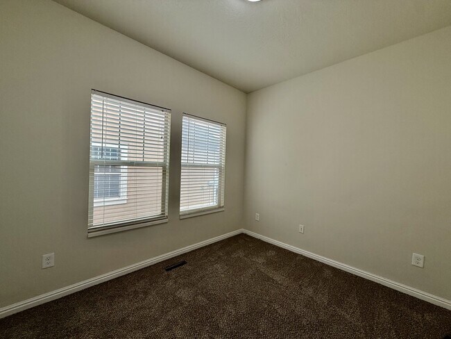 Building Photo - 10753 Topview Rd