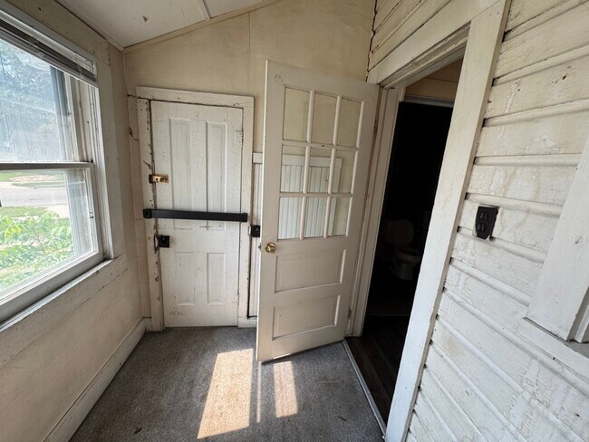 Building Photo - 204 N Fort Wayne Ave
