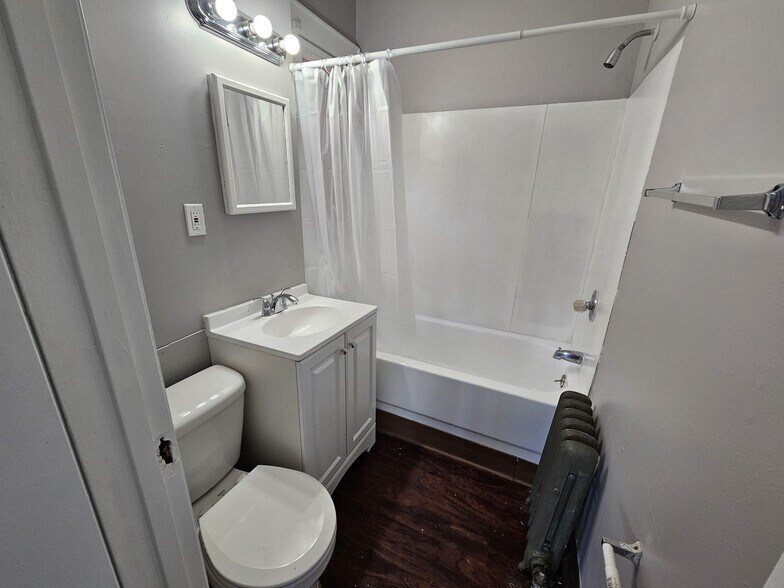 Building Photo - 392 E 147th St