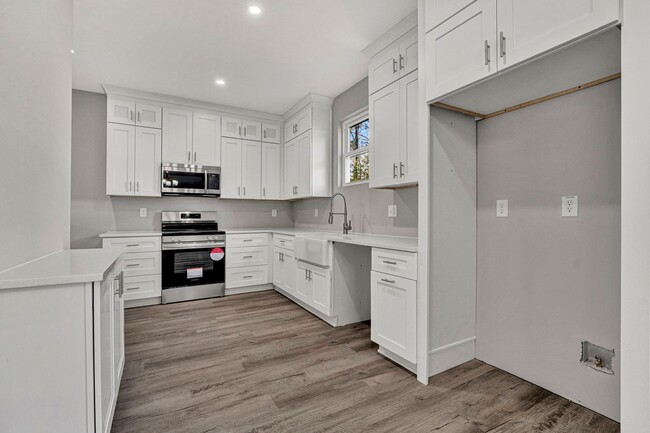 Building Photo - Stunning 4 Bedroom Home in Laurens