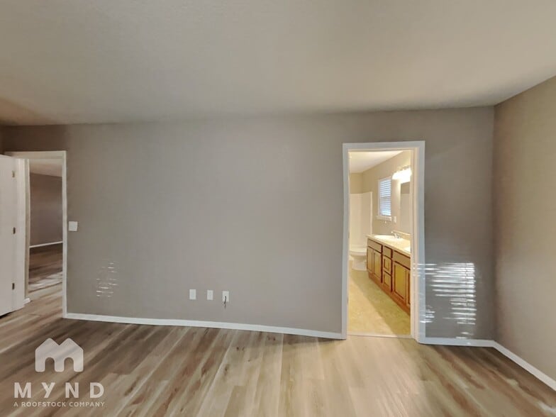 Building Photo - 1101 Sundowner Ranch Ave