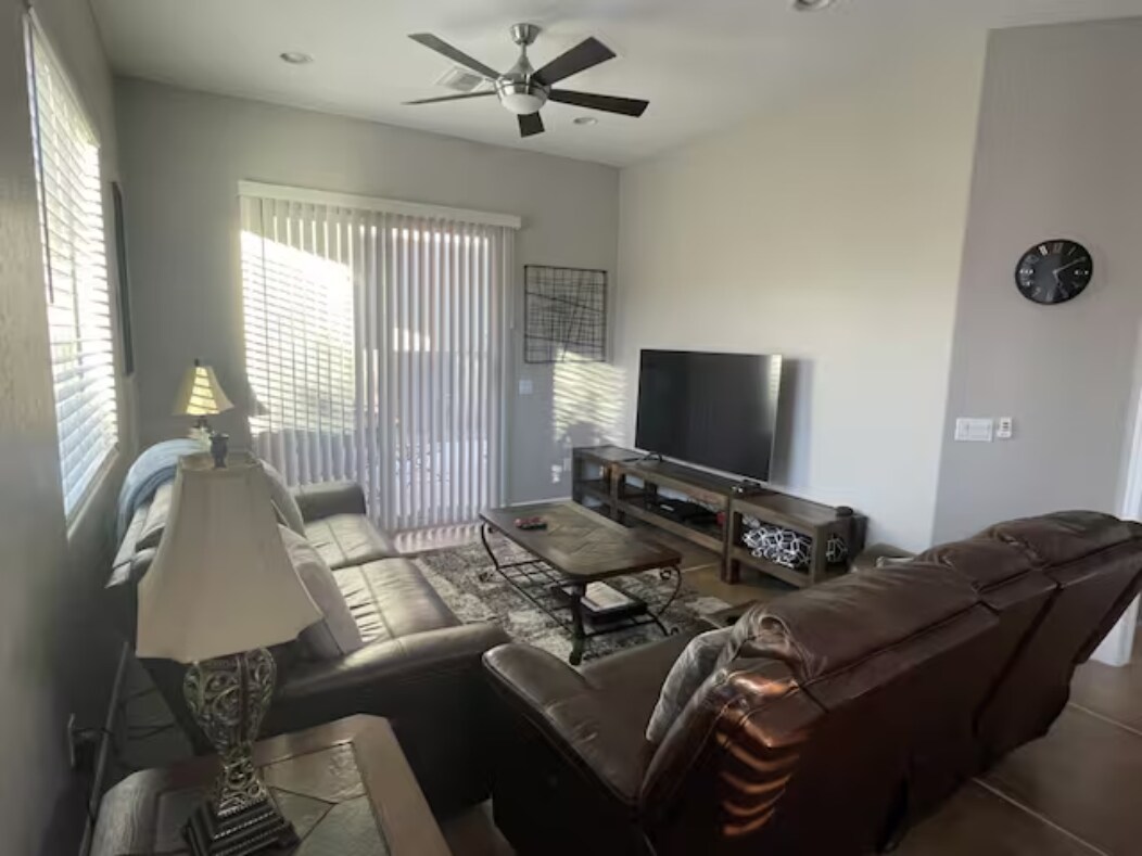 Building Photo - 4261 N Red Sun Pl