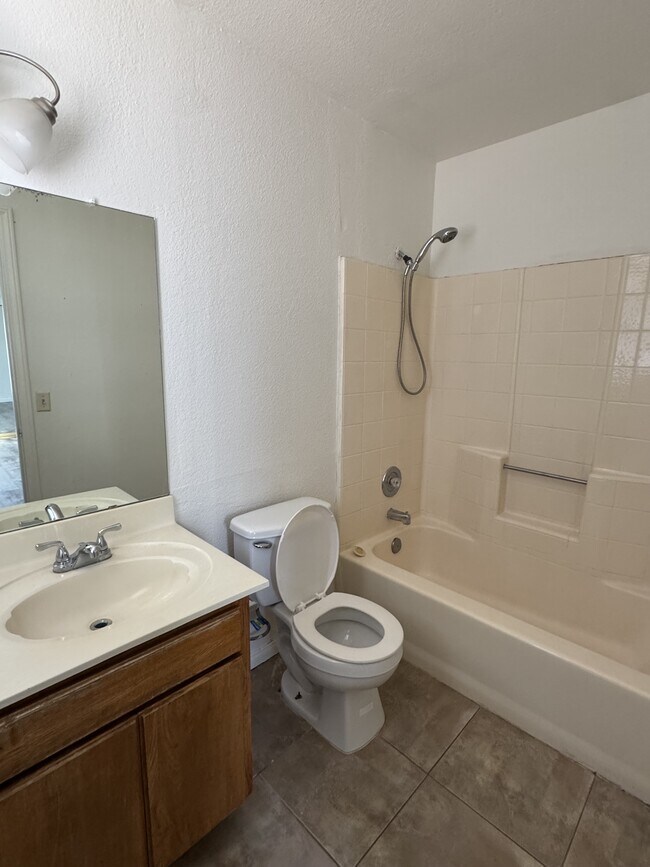 Building Photo - 19660 Neuralia Rd