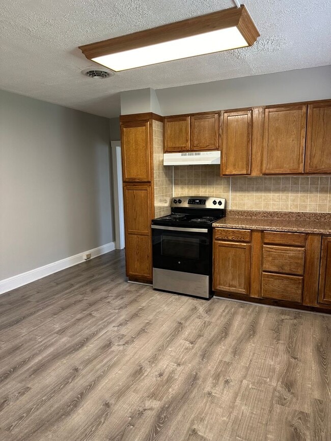 Building Photo - Adorable 3 Bedroom Duplex for $1,800./month
