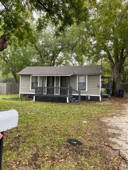 Building Photo - 1110 Wilson St