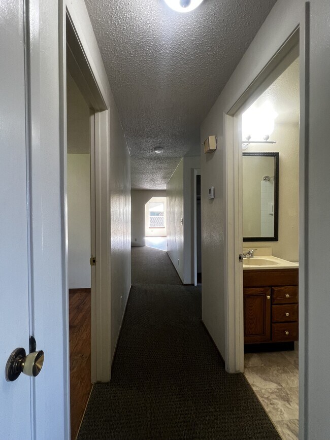 Building Photo - 3211 Alice Ave