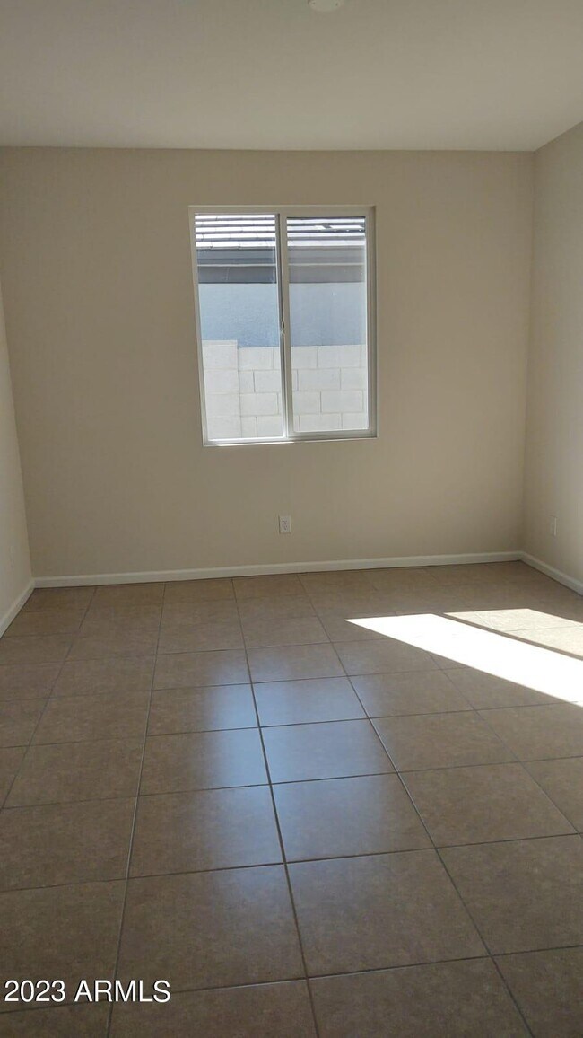 Building Photo - 17844 W Villa Hermosa Ln