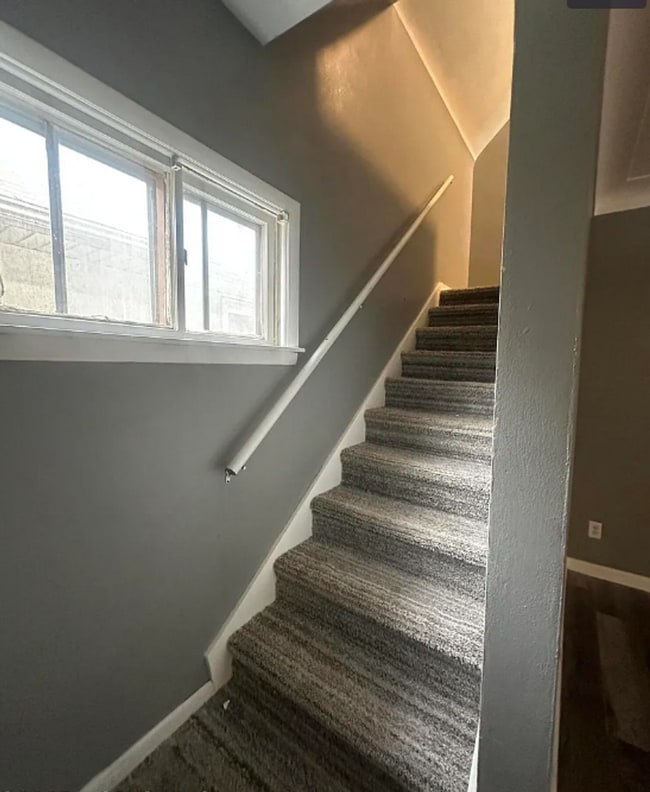 Building Photo - Spacious 3-Bedroom Home