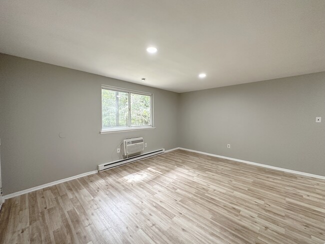 Building Photo - Woodland Manor Apartments