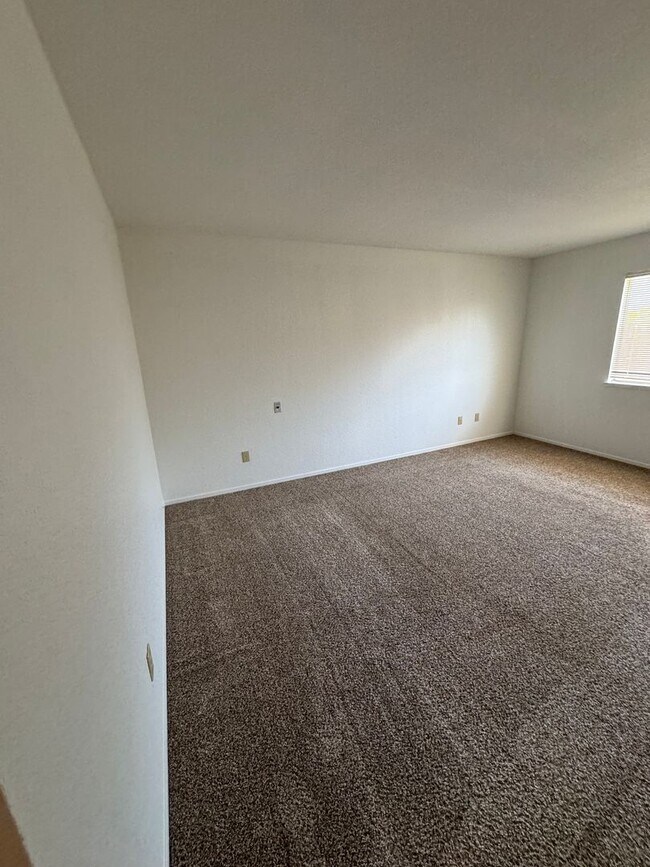 Building Photo - 1042 Awani Dr