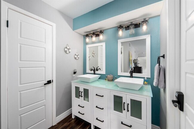 Building Photo - 12500 Melville Dr