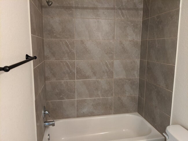 Building Photo - Town home for rent