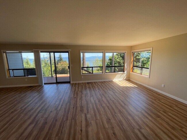 Building Photo - 4210 Blue Heron Ct