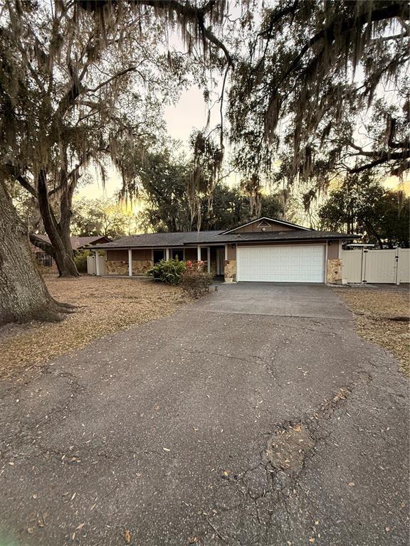 Building Photo - 5480 Lake Jessamine Dr