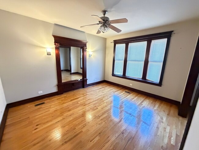 Building Photo - 2113 W North Ave