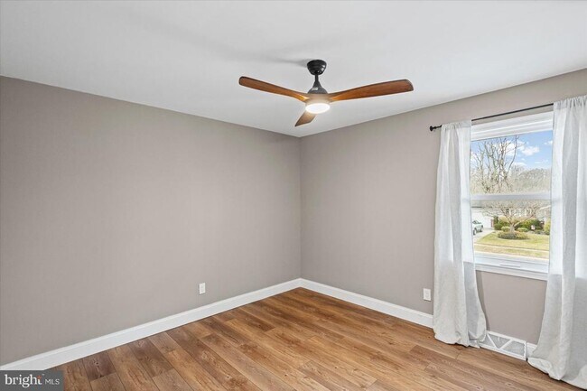 Building Photo - 220 Garnett Rd