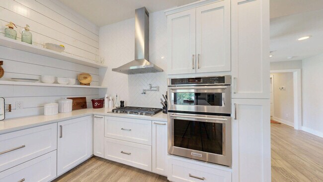 Building Photo - 805 Dexter Dr S