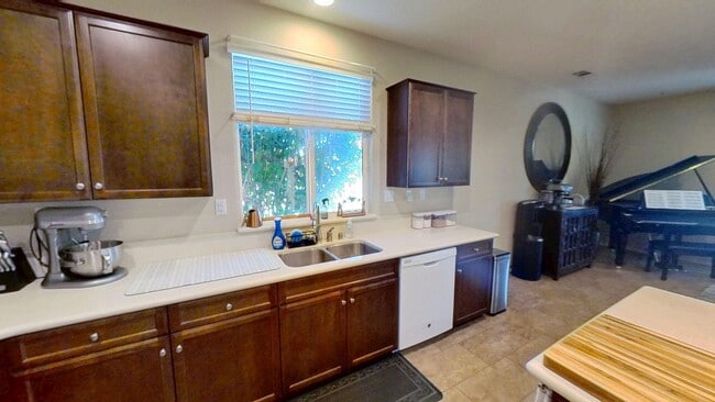Building Photo - 848 Reyana Way
