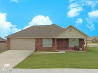 Building Photo - 2101 Cedar Cir