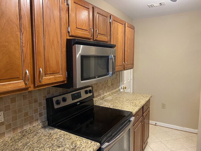 Building Photo - 259 S Pickett St