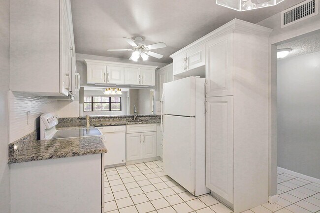 Building Photo - 7593 Tahiti Ln