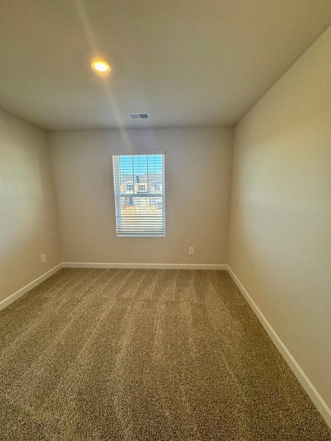 Building Photo - Beautiful, Brand New 3BR Townhouse in Concord