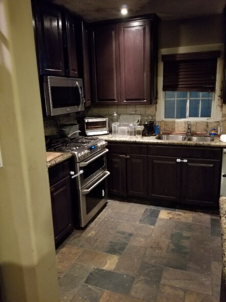 Building Photo - 11034 Landale St