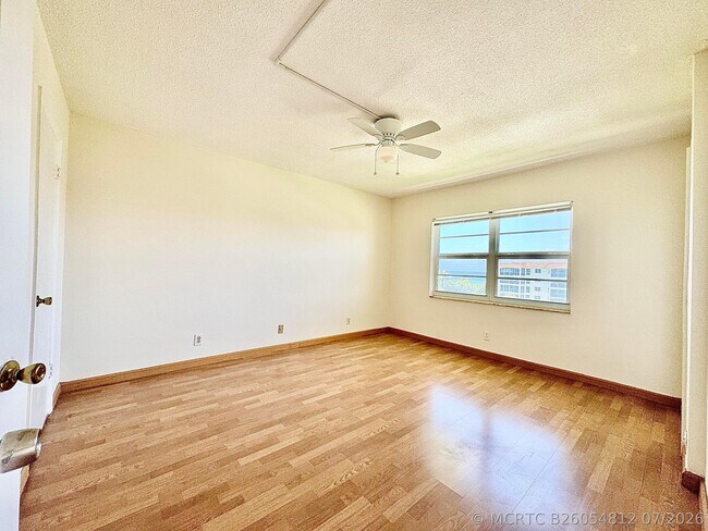 Building Photo - 2871 N Ocean Blvd