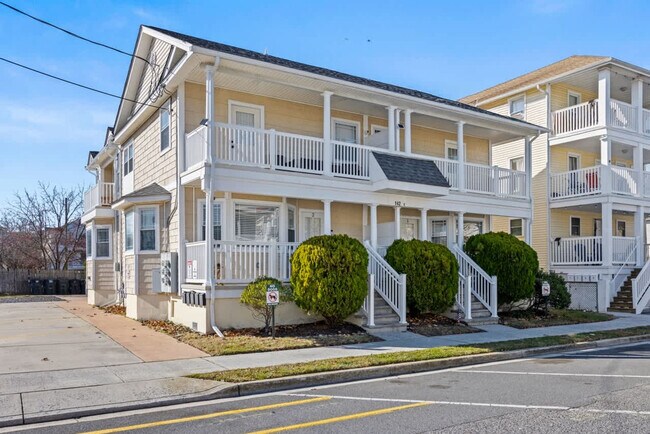Building Photo - 142 E Youngs Ave