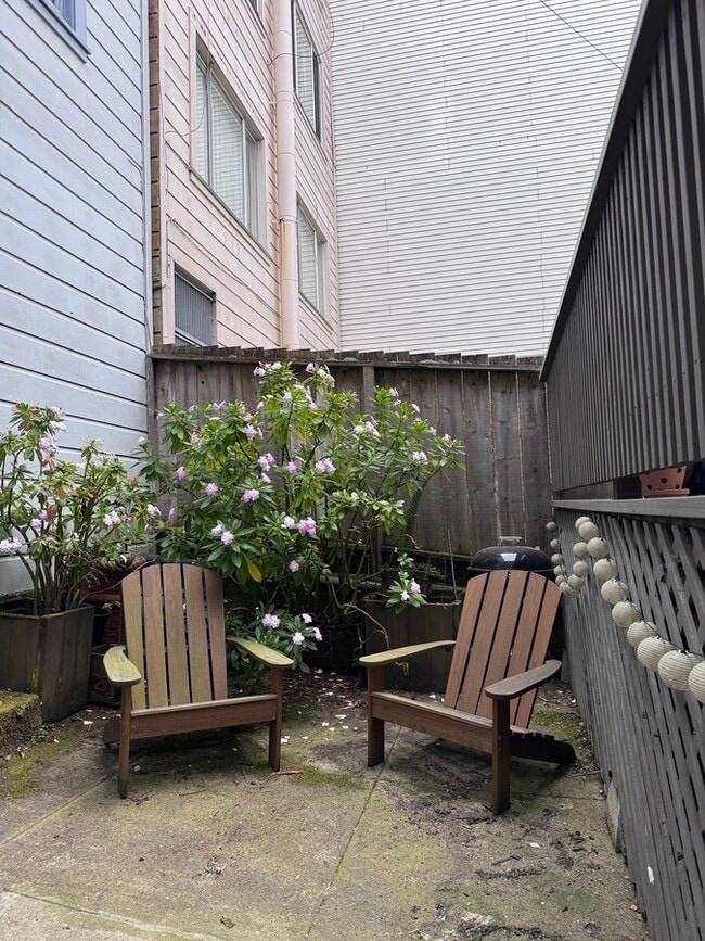 Primary Photo - 814 Bay St