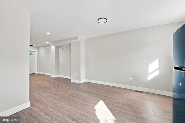 Building Photo - 5840 Crittenden St