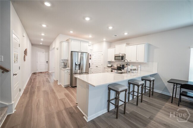 Building Photo - 109 Binscombe Ln