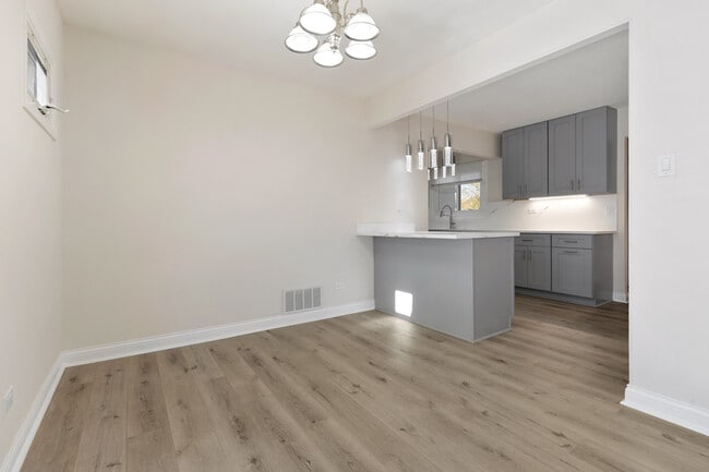 Building Photo - 601 Hillcrest Blvd