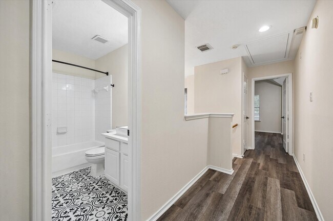 Building Photo - 7 Wineberry Pl
