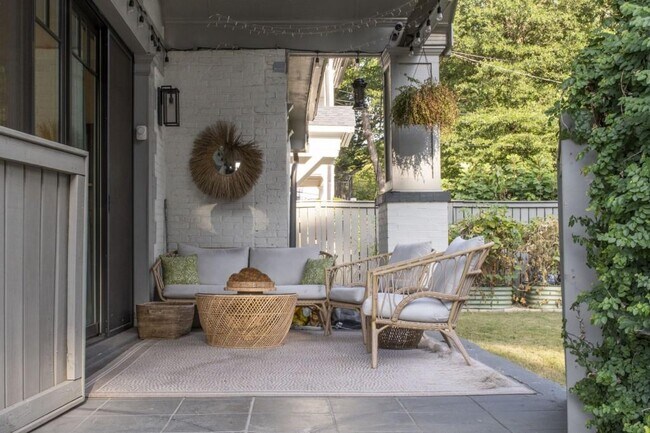 Building Photo - 801 Durant Pl NE