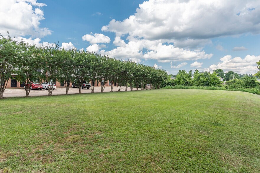 Building Photo - 1255 Louisville St