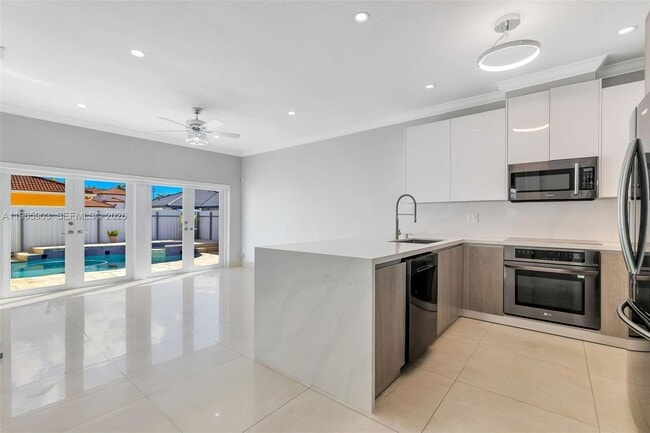 Building Photo - 14813 NW 87th Pl