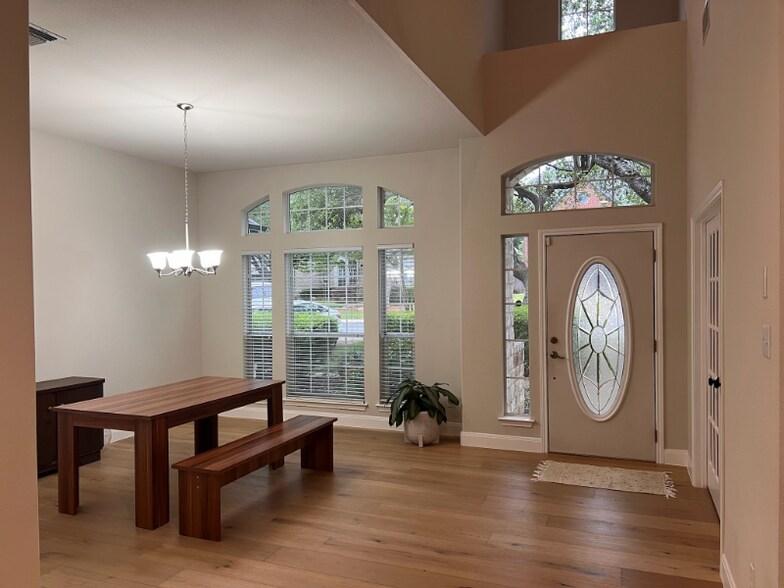 Building Photo - 1631 Thrush Ct Cir