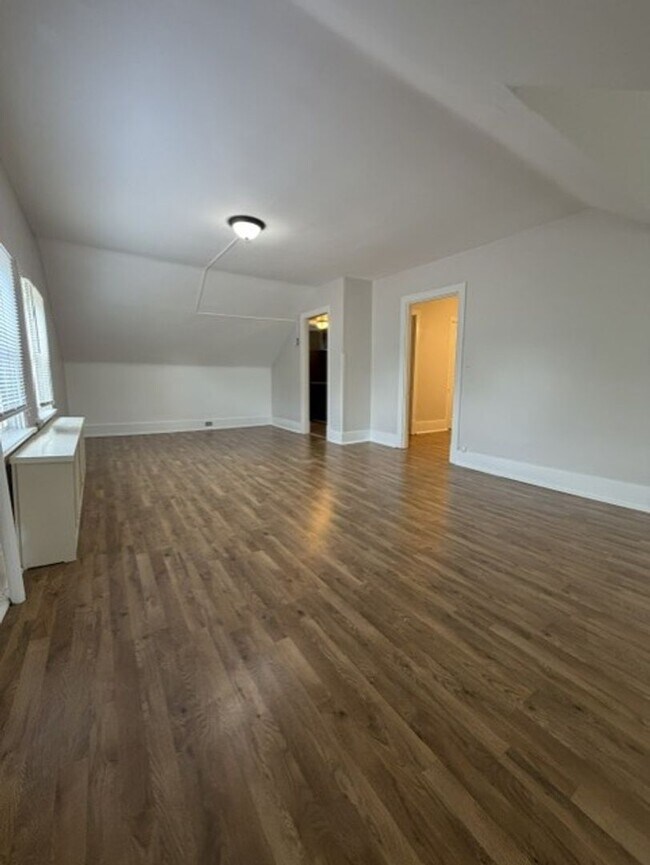 Building Photo - 256 Mabrick Ave