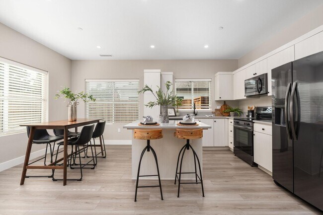 Building Photo - 2806 E Alluvial Ave