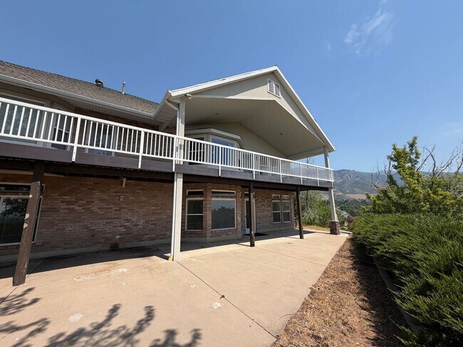 Building Photo - Spacious 4 Bed, 5 Bath Home with 3-Car Garage in Layton!